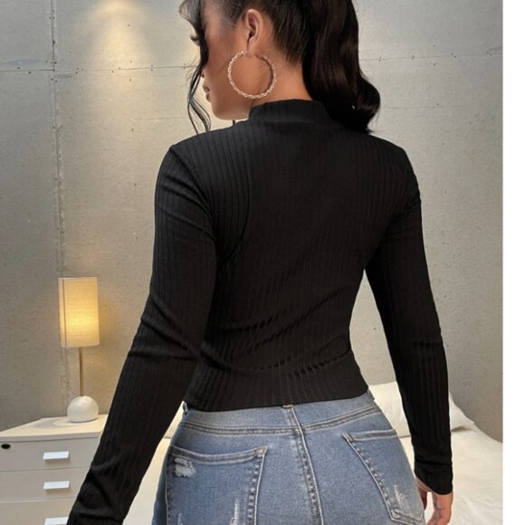 BRAND NEW Unity Mock Neck Cut-out Rib-knit Tee LARGE - Picture 2 of 3